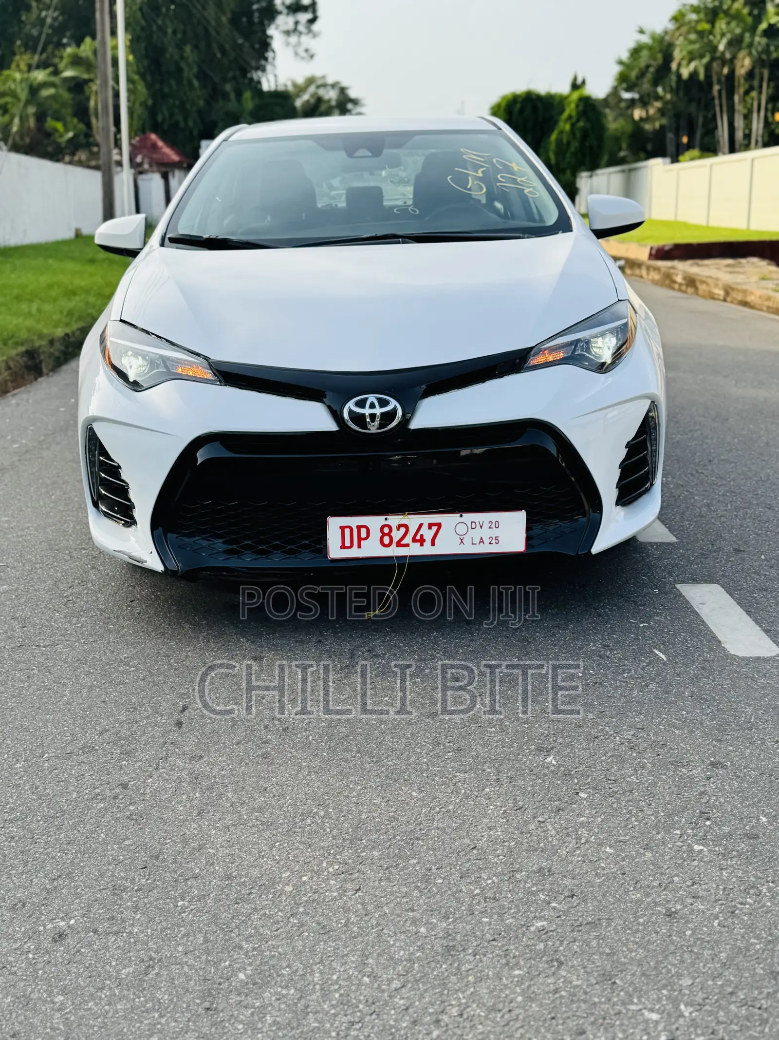 Toyota Corolla LE Eco (1.8L 4cyl 2A) 2018 White