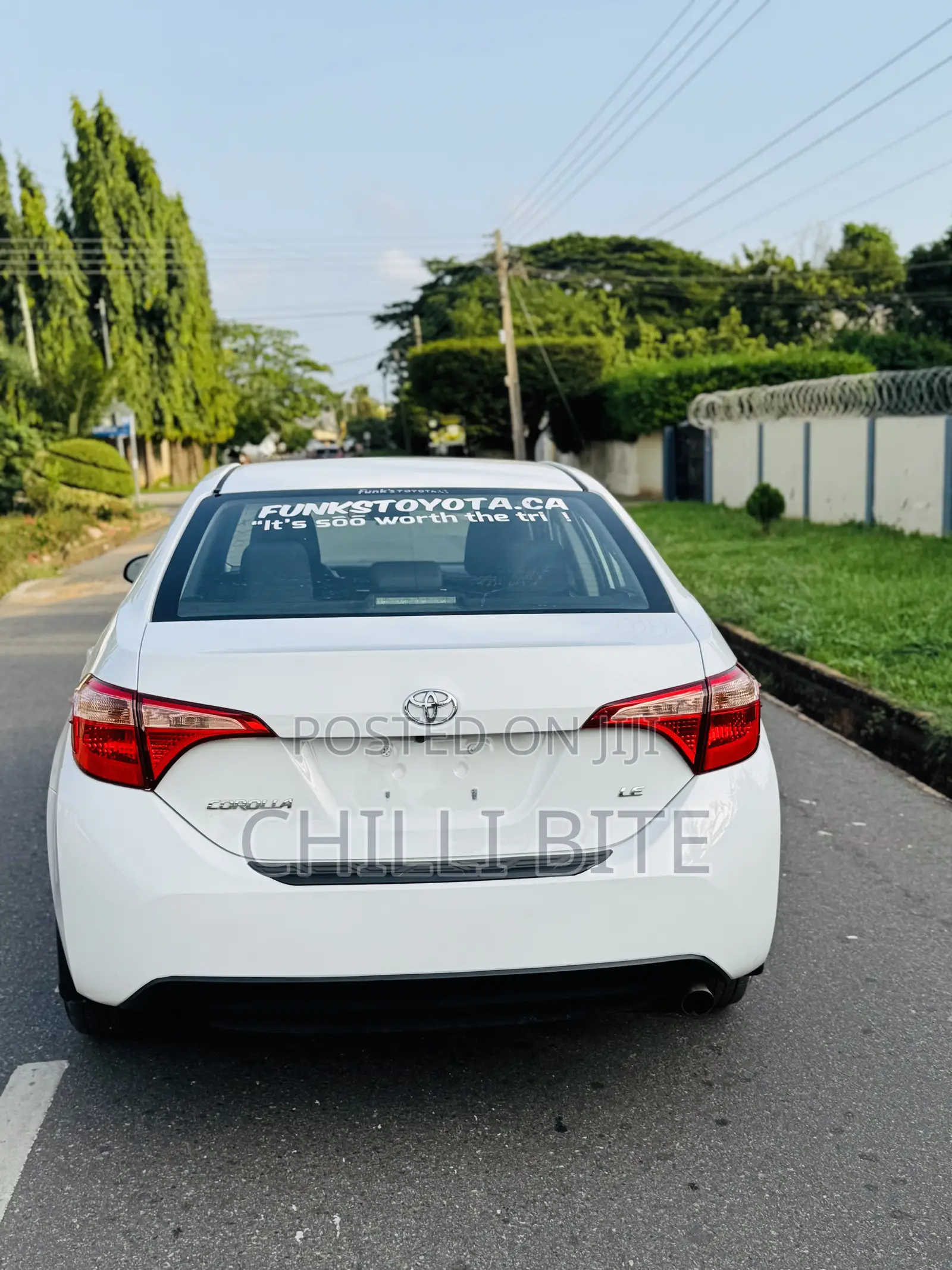 Toyota Corolla LE Eco (1.8L 4cyl 2A) 2018 White