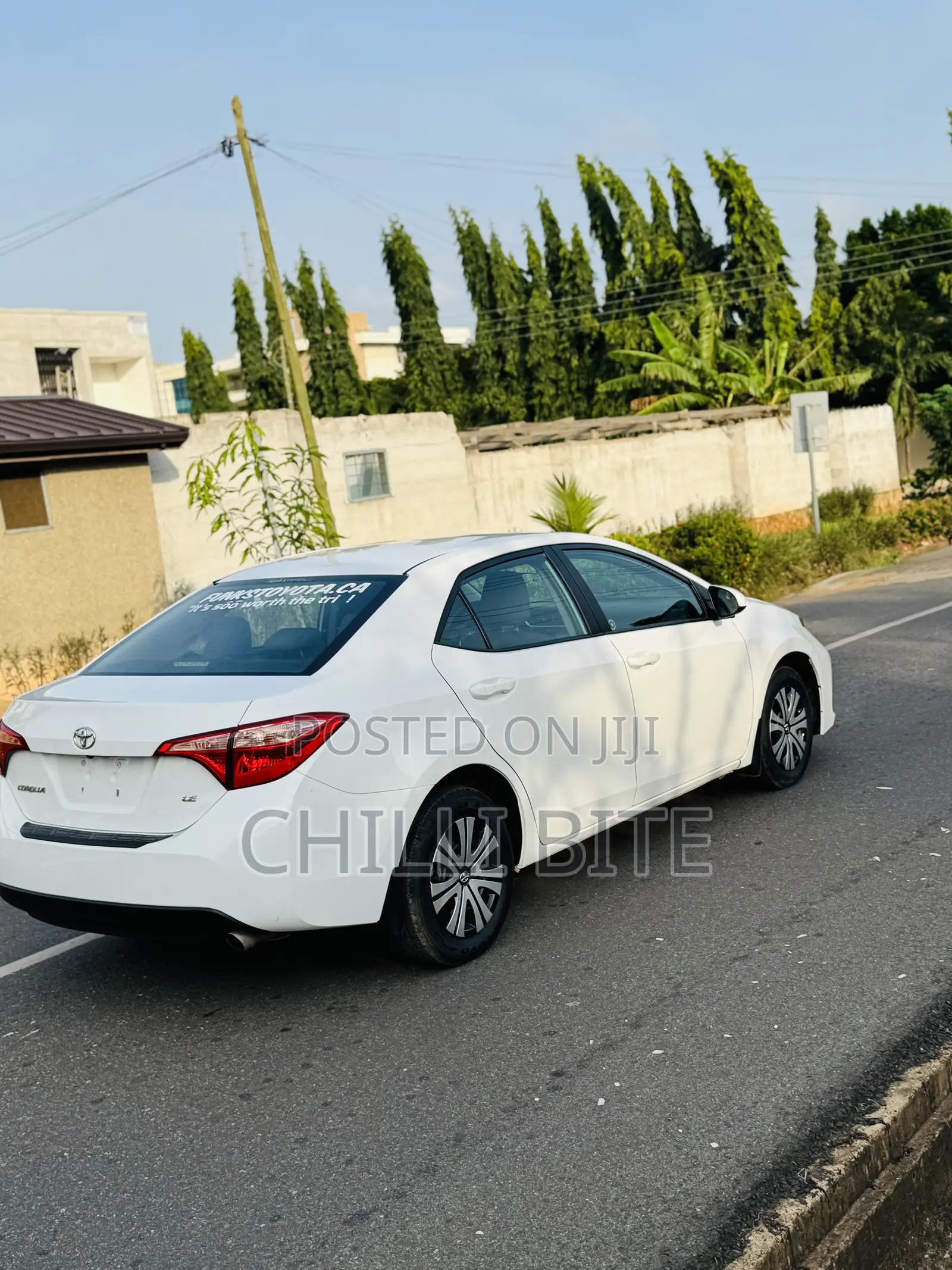 Toyota Corolla LE Eco (1.8L 4cyl 2A) 2018 White