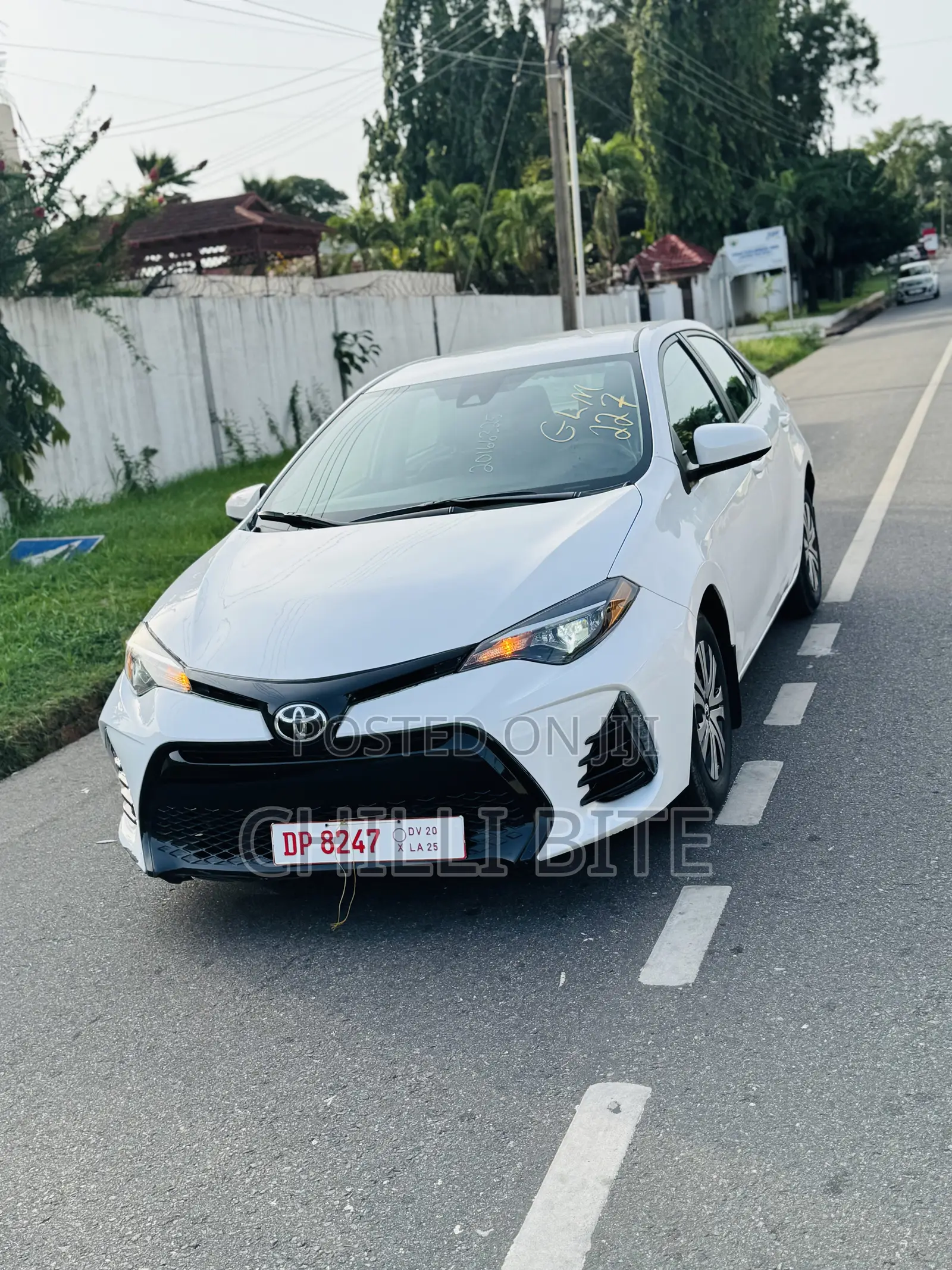Toyota Corolla LE Eco (1.8L 4cyl 2A) 2018 White