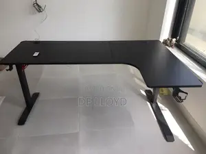 L Shaped RGB Table