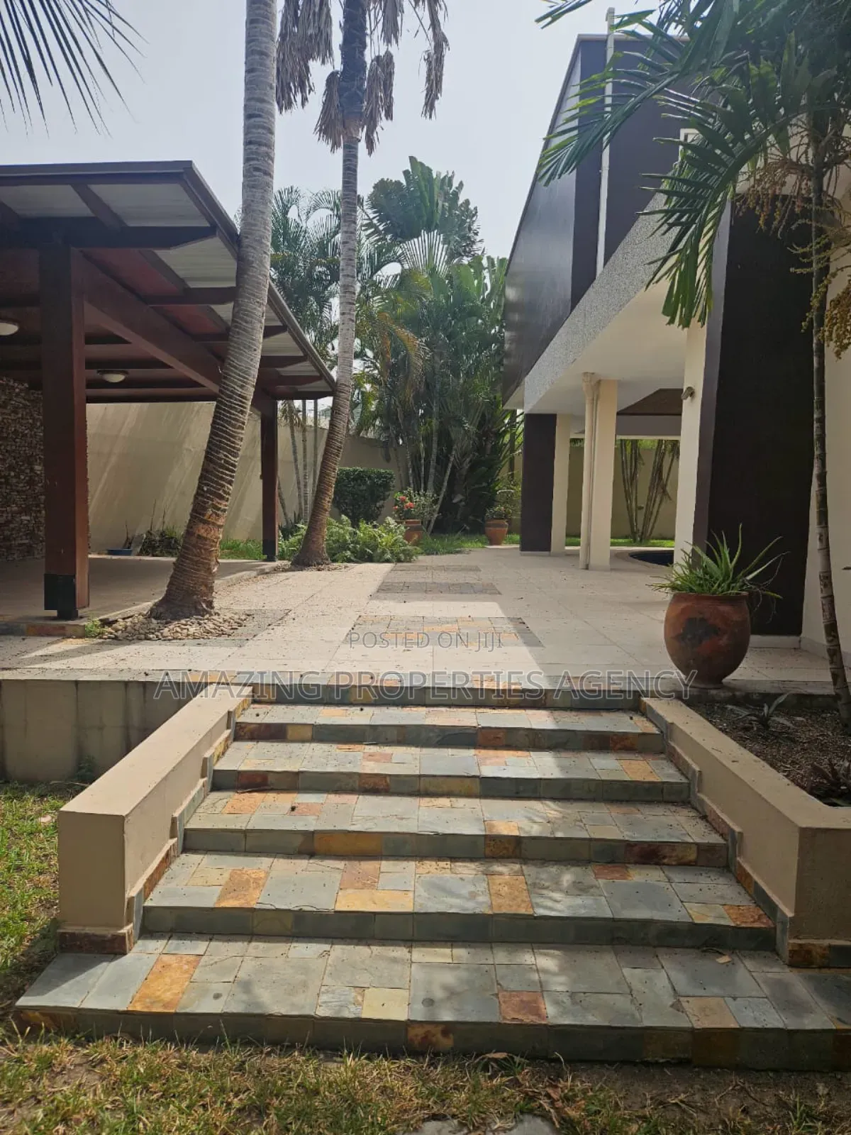 6bdrm House in Airport Residential Area for rent