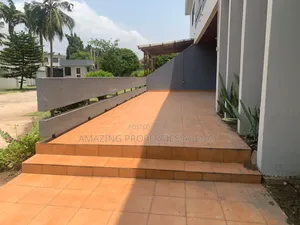 9bdrm House in Dzorwulu for rent