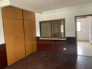 9bdrm House in Dzorwulu for rent