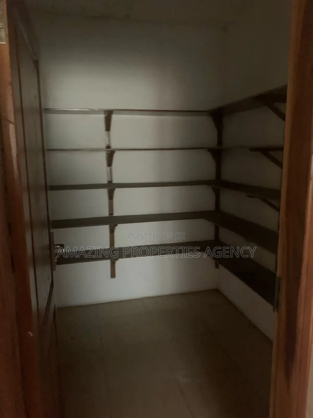 9bdrm House in Dzorwulu for rent