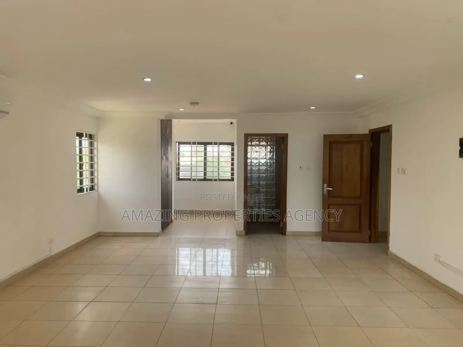9bdrm House in Dzorwulu for rent