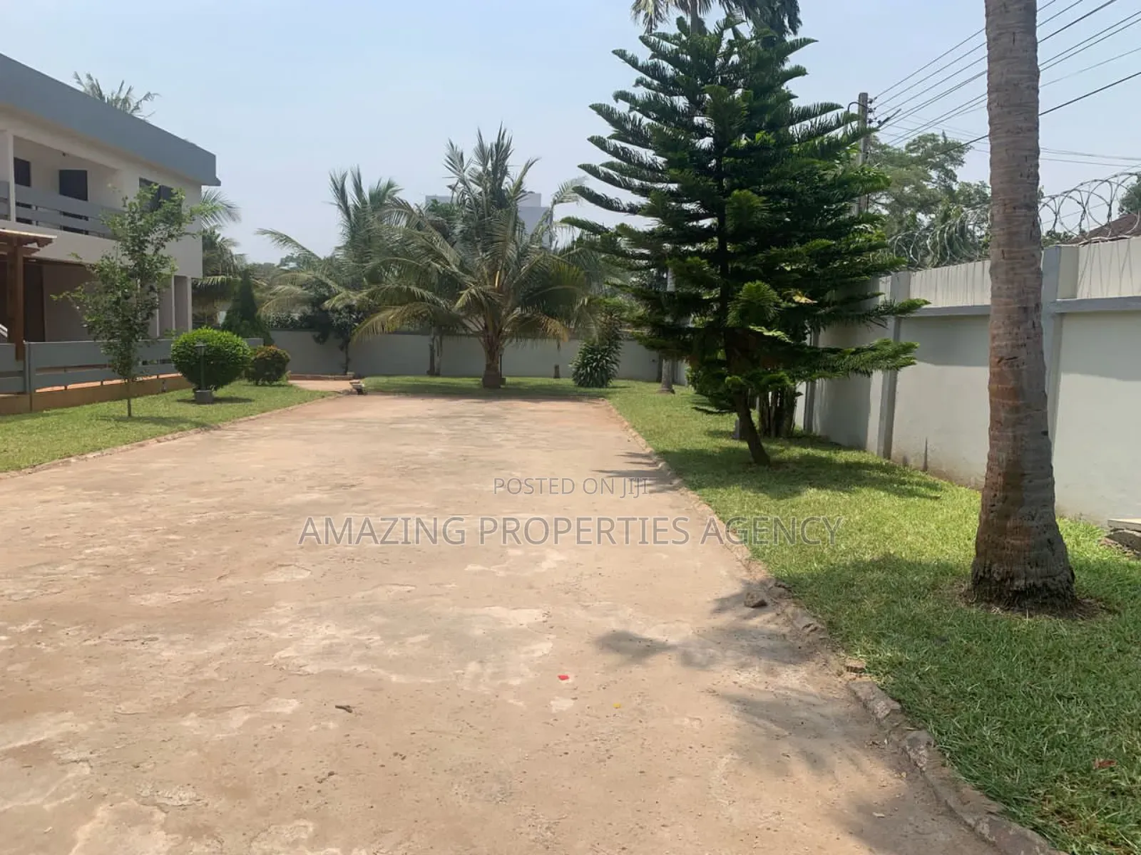 9bdrm House in Dzorwulu for rent