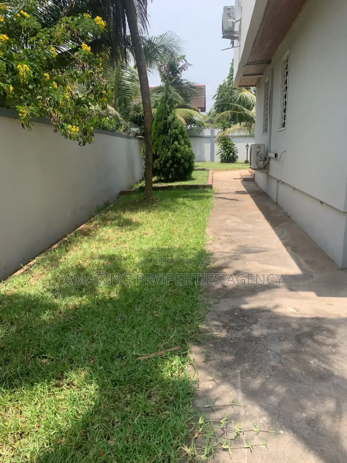 9bdrm House in Dzorwulu for rent