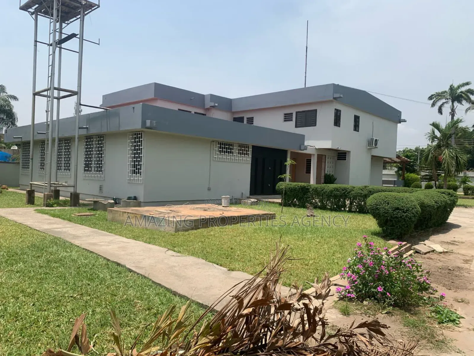 9bdrm House in Dzorwulu for rent