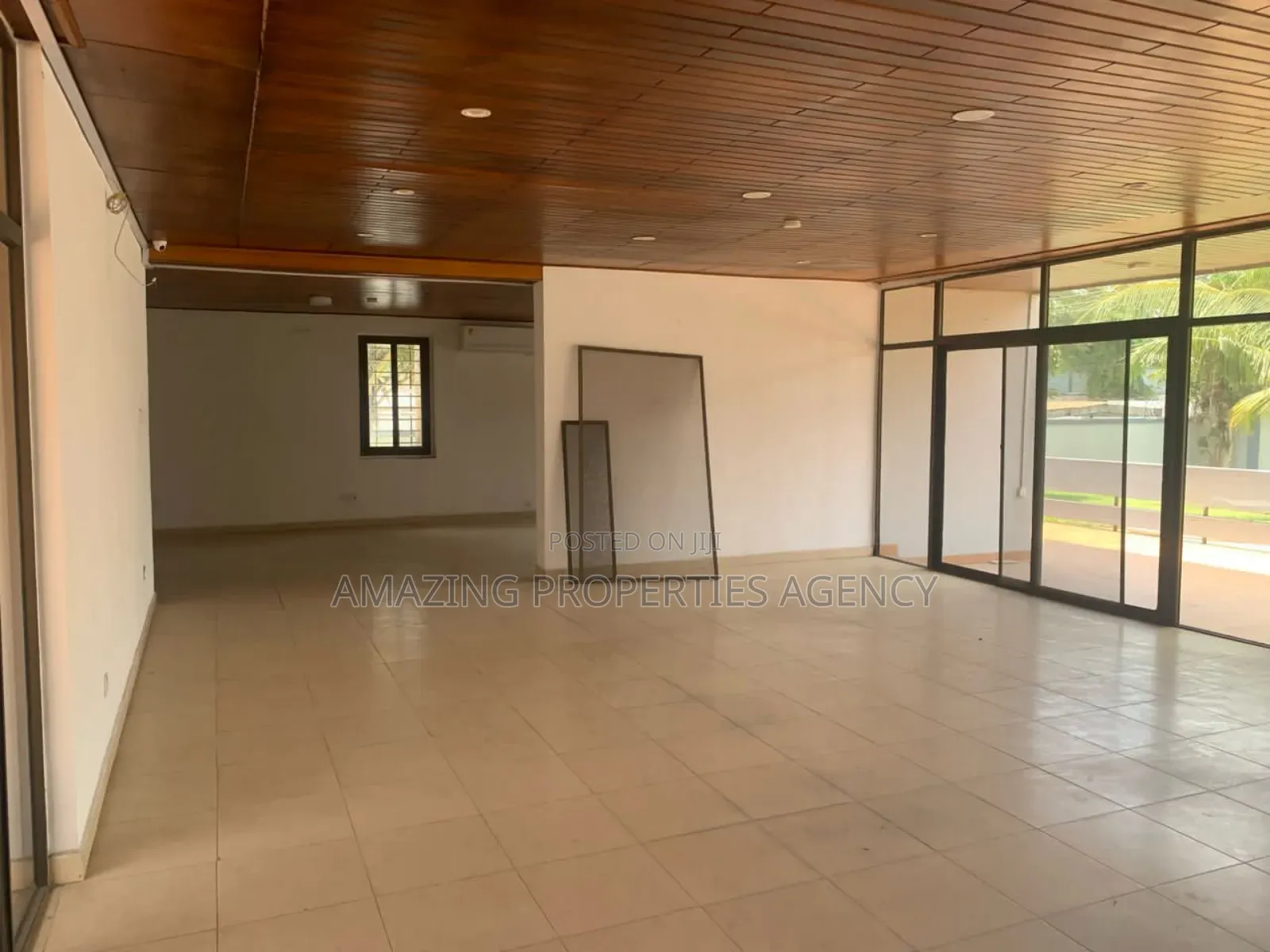 9bdrm House in Dzorwulu for rent