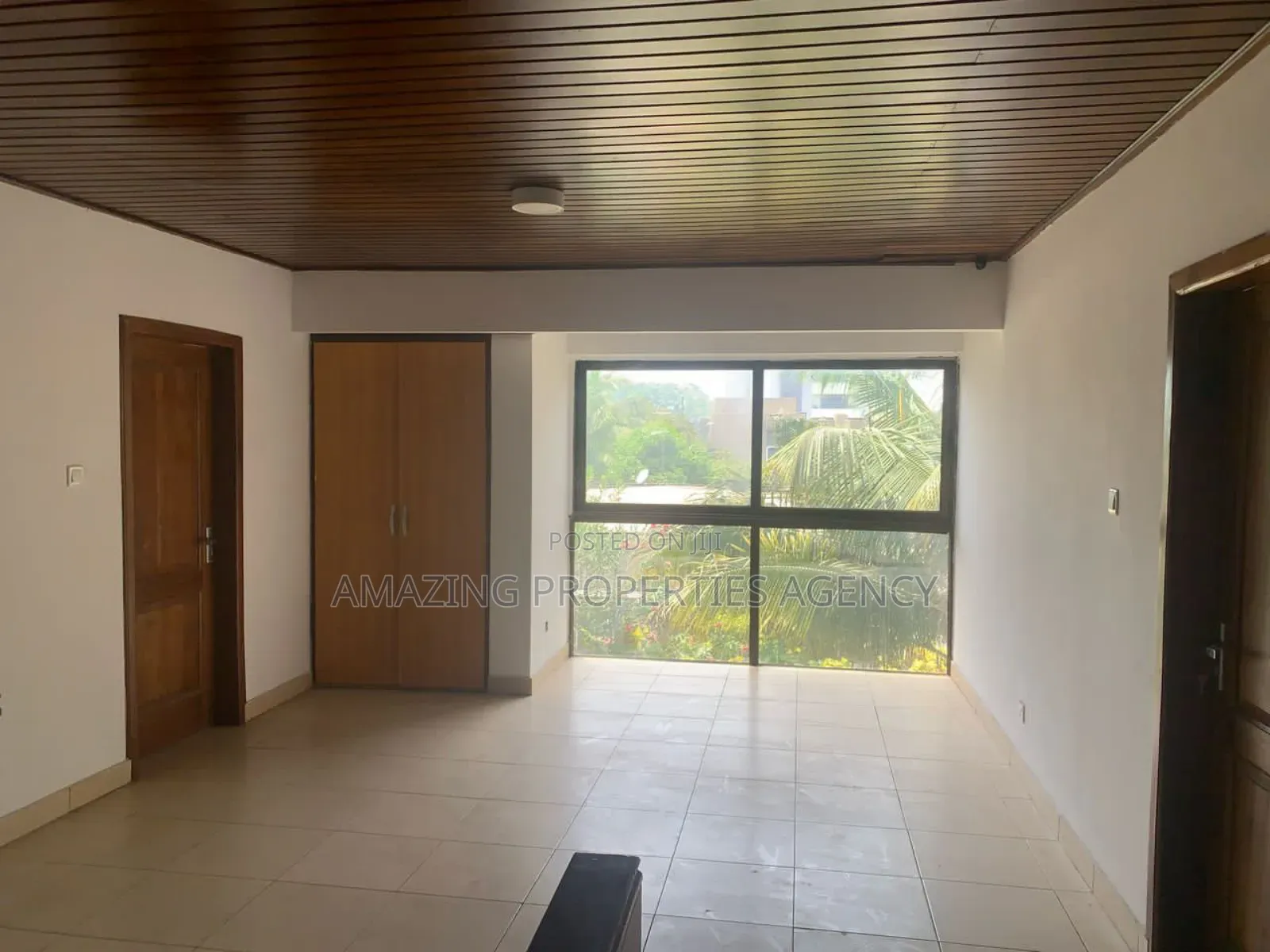 9bdrm House in Dzorwulu for rent