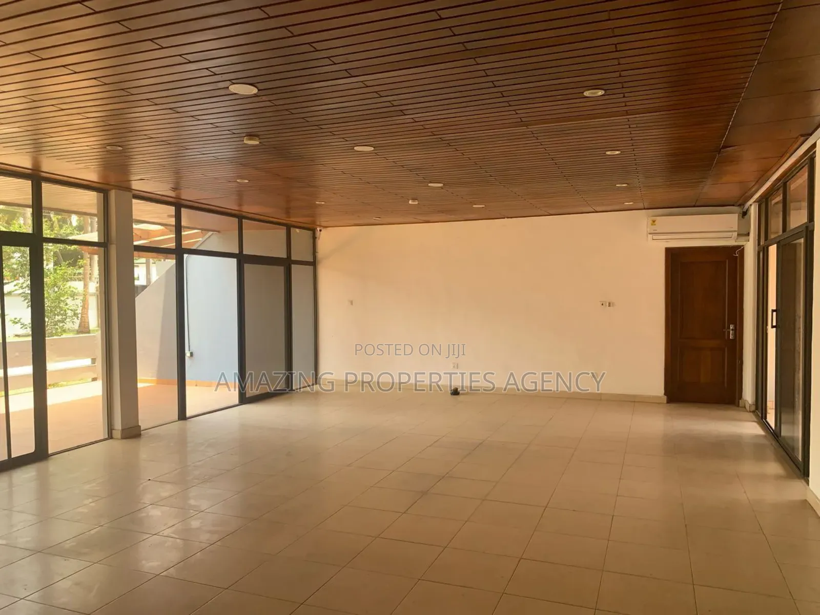 9bdrm House in Dzorwulu for rent