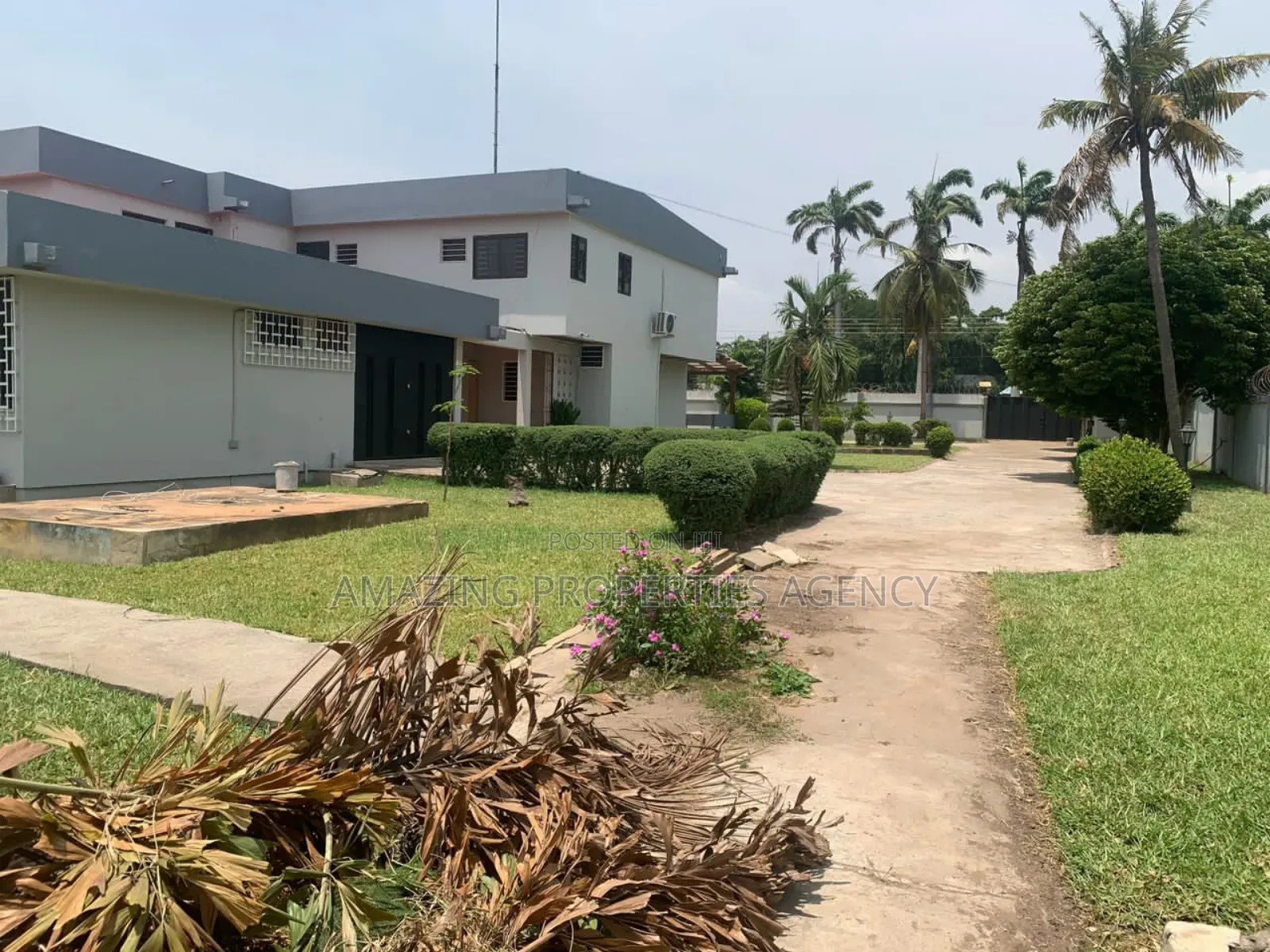 9bdrm House in Dzorwulu for rent