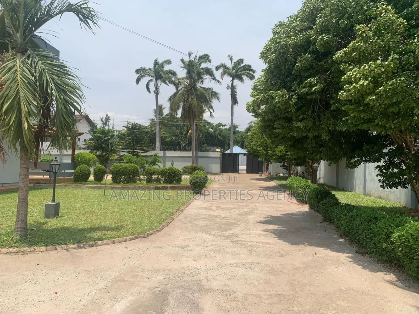 9bdrm House in Dzorwulu for rent