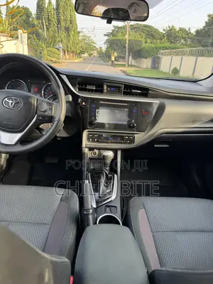 Toyota Corolla LE Eco (1.8L 4cyl 2A) 2018 White