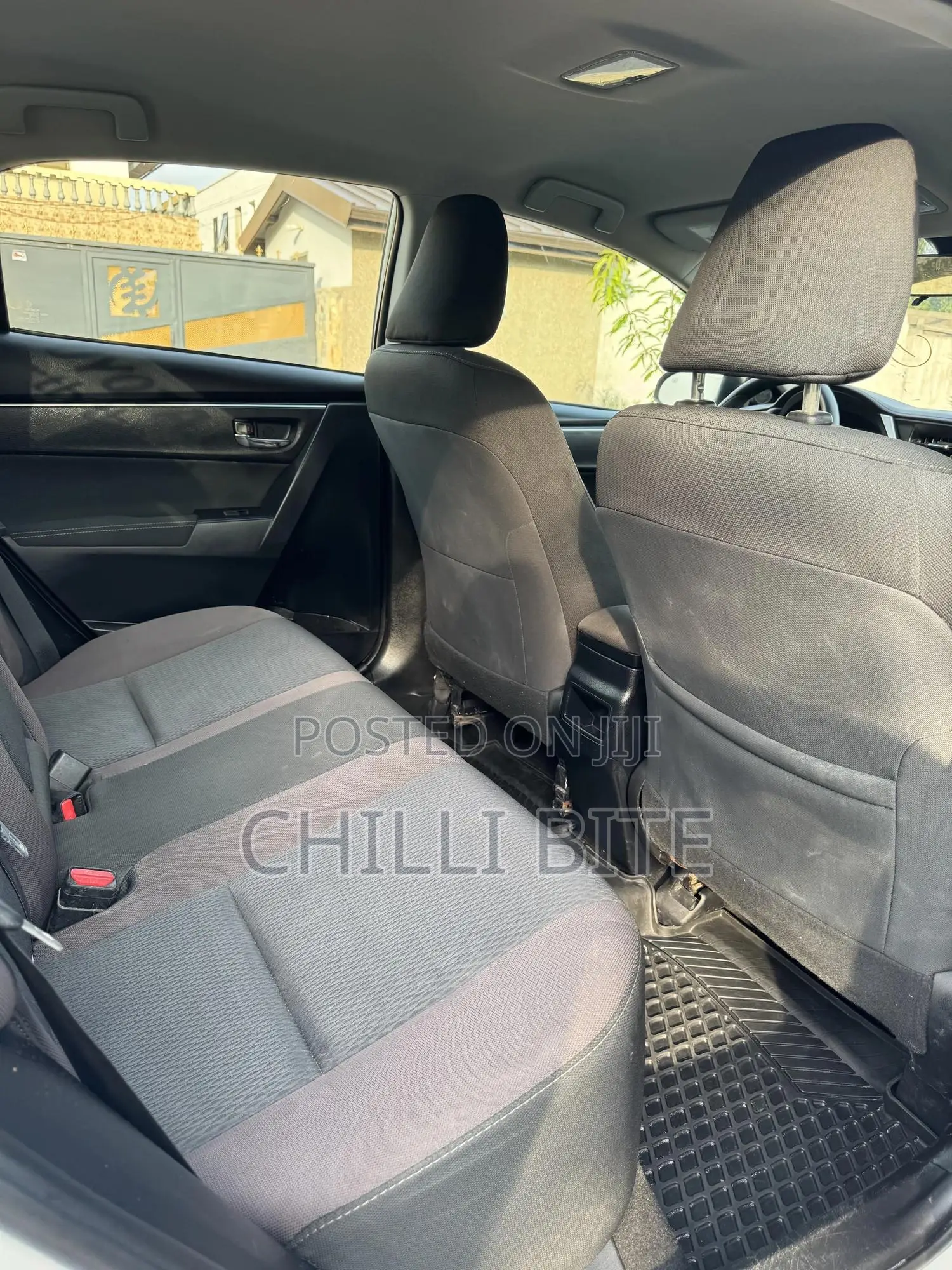 Toyota Corolla LE Eco (1.8L 4cyl 2A) 2018 White