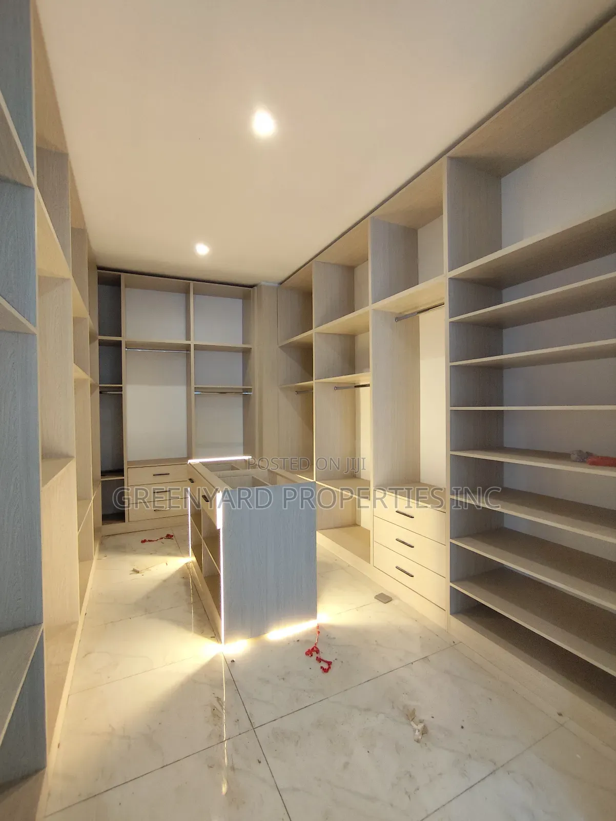 6bdrm House in Ogbojo, East Legon for sale