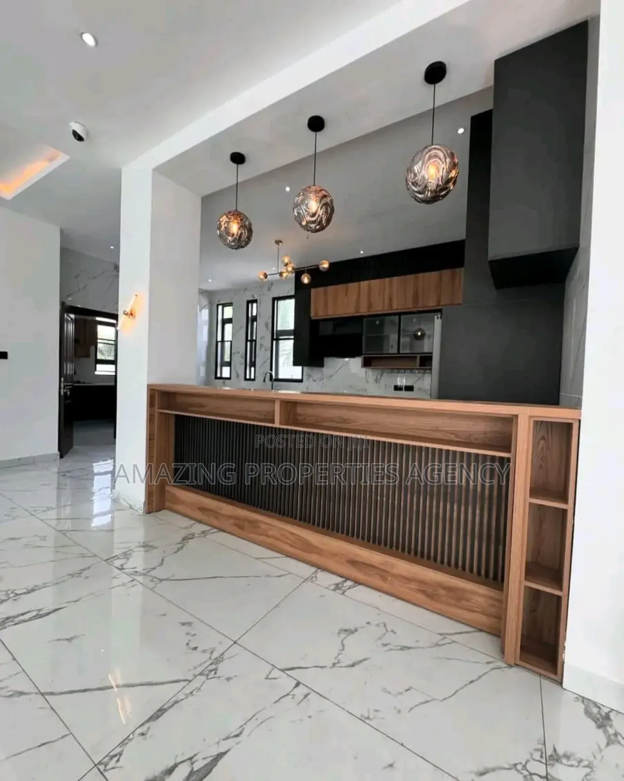 5bdrm Mansion in East Legon for sale