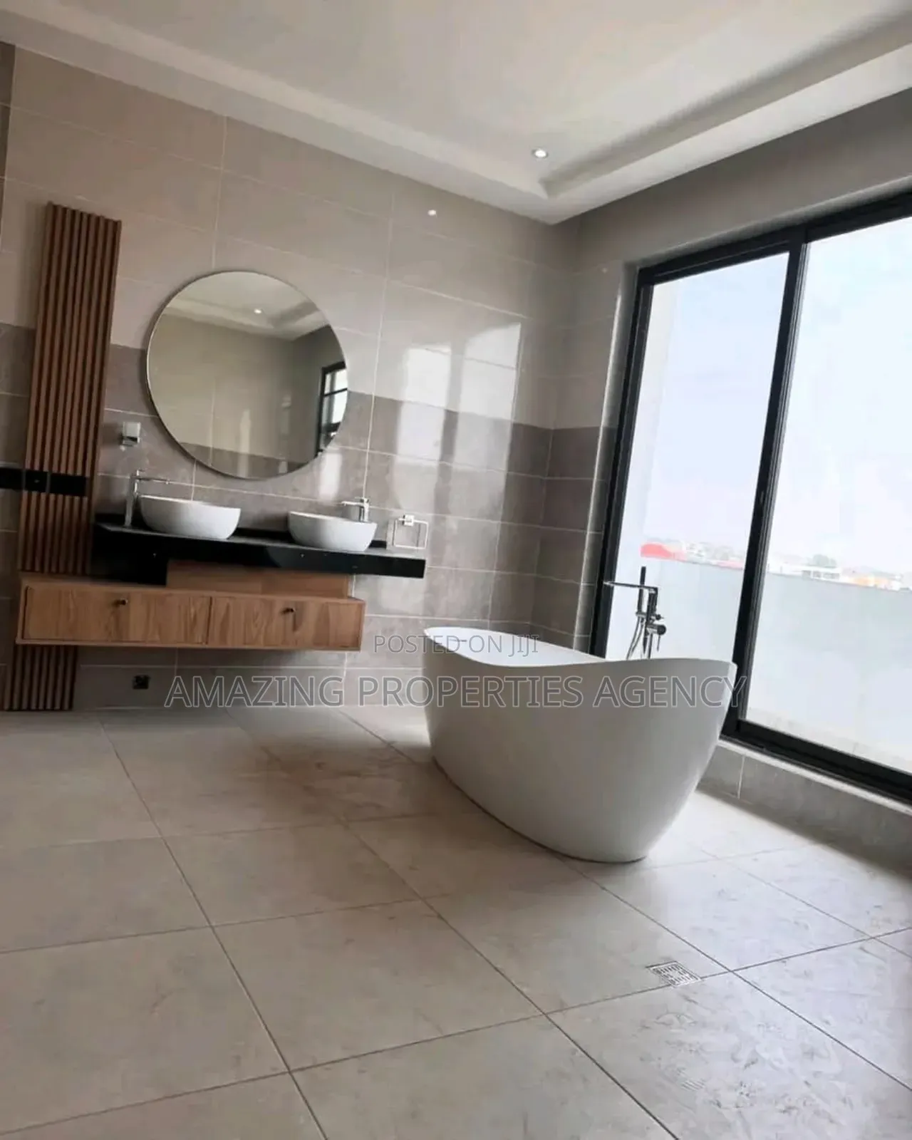 5bdrm Mansion in East Legon for sale