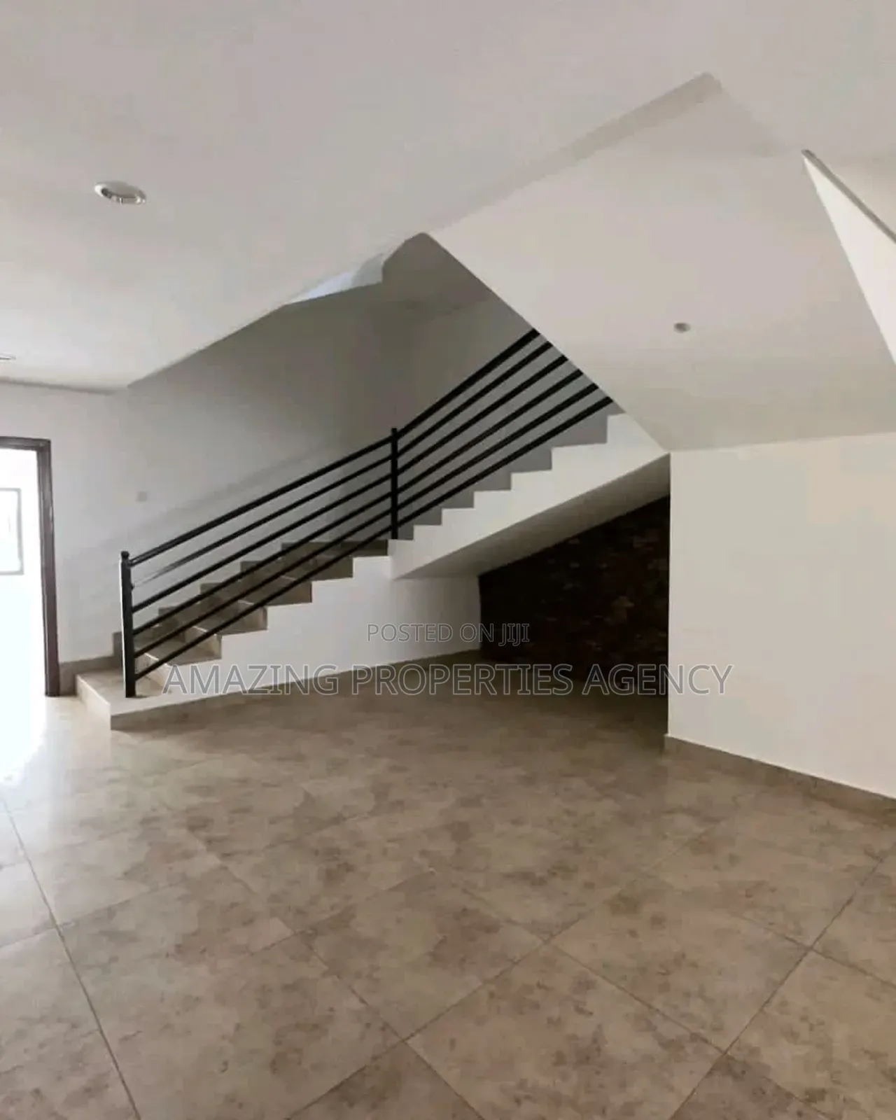 5bdrm House in Airport Residential Area for rent