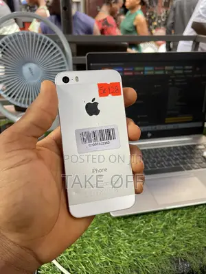 Apple iPhone SE 128 GB White