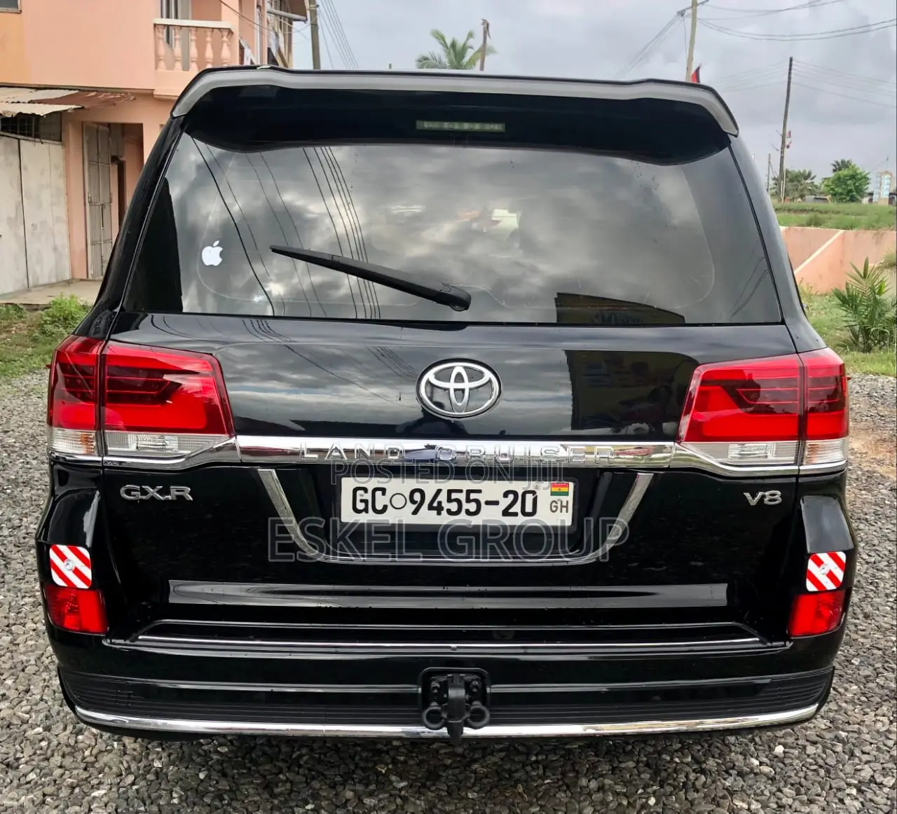 Land Cruiser V8 for Rent Come With a Driver