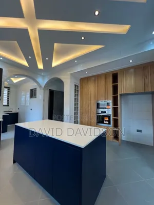 6bdrm House in 6 Bedroom House,, Tema Metropolitan for sale