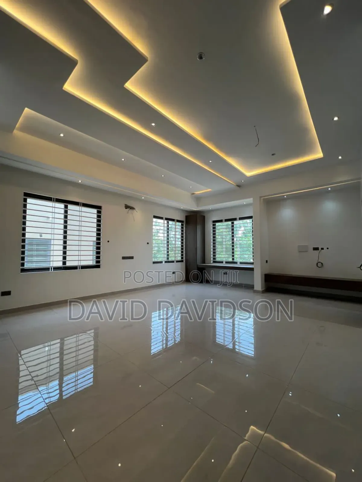 6bdrm House in 6 Bedroom House,, Tema Metropolitan for sale