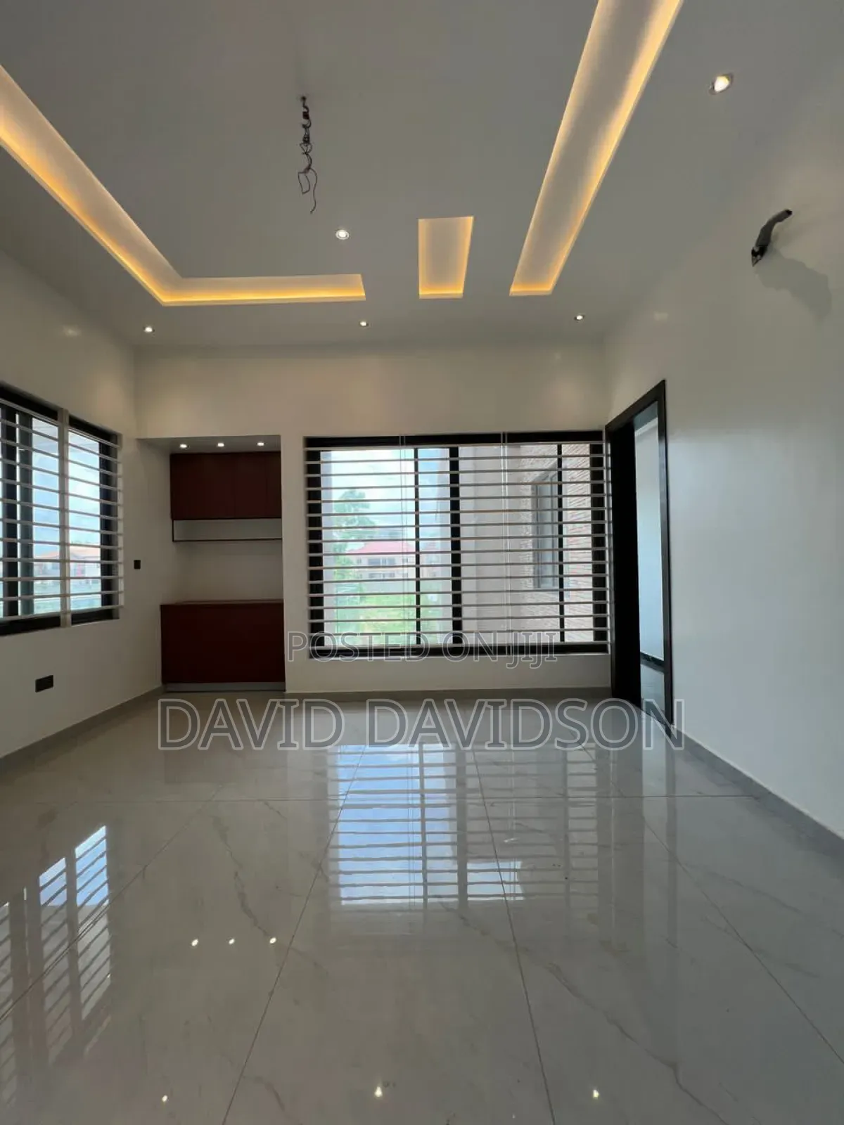 6bdrm House in 6 Bedroom House,, Tema Metropolitan for sale