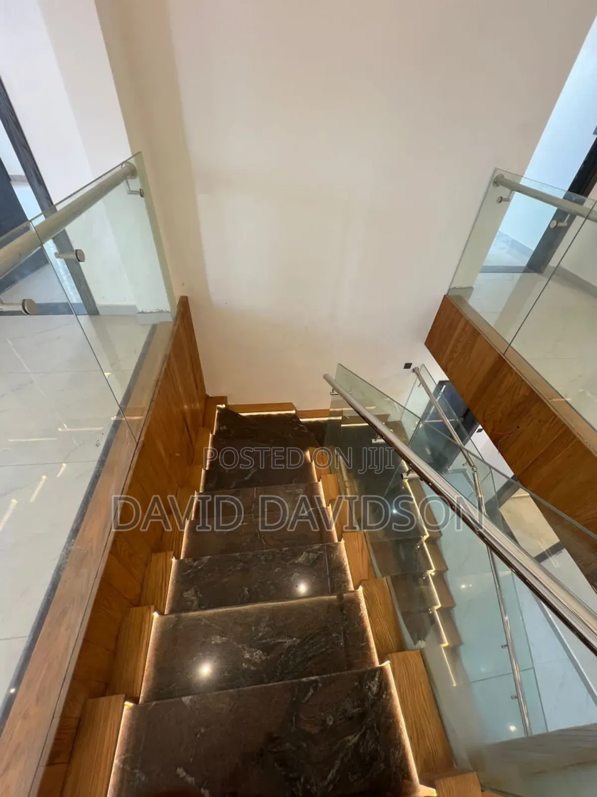 6bdrm House in 6 Bedroom House,, Tema Metropolitan for sale