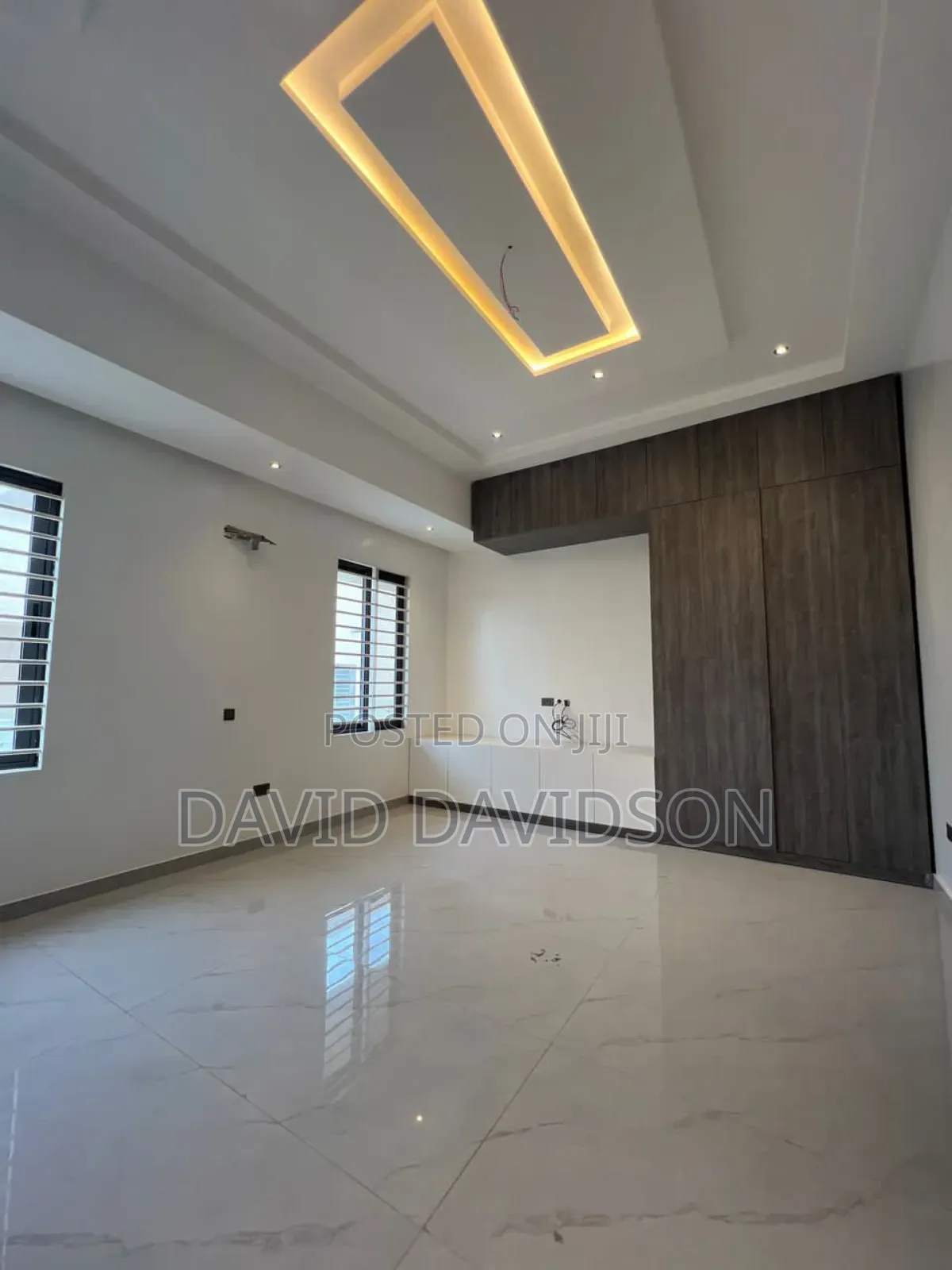 6bdrm House in 6 Bedroom House,, Tema Metropolitan for sale