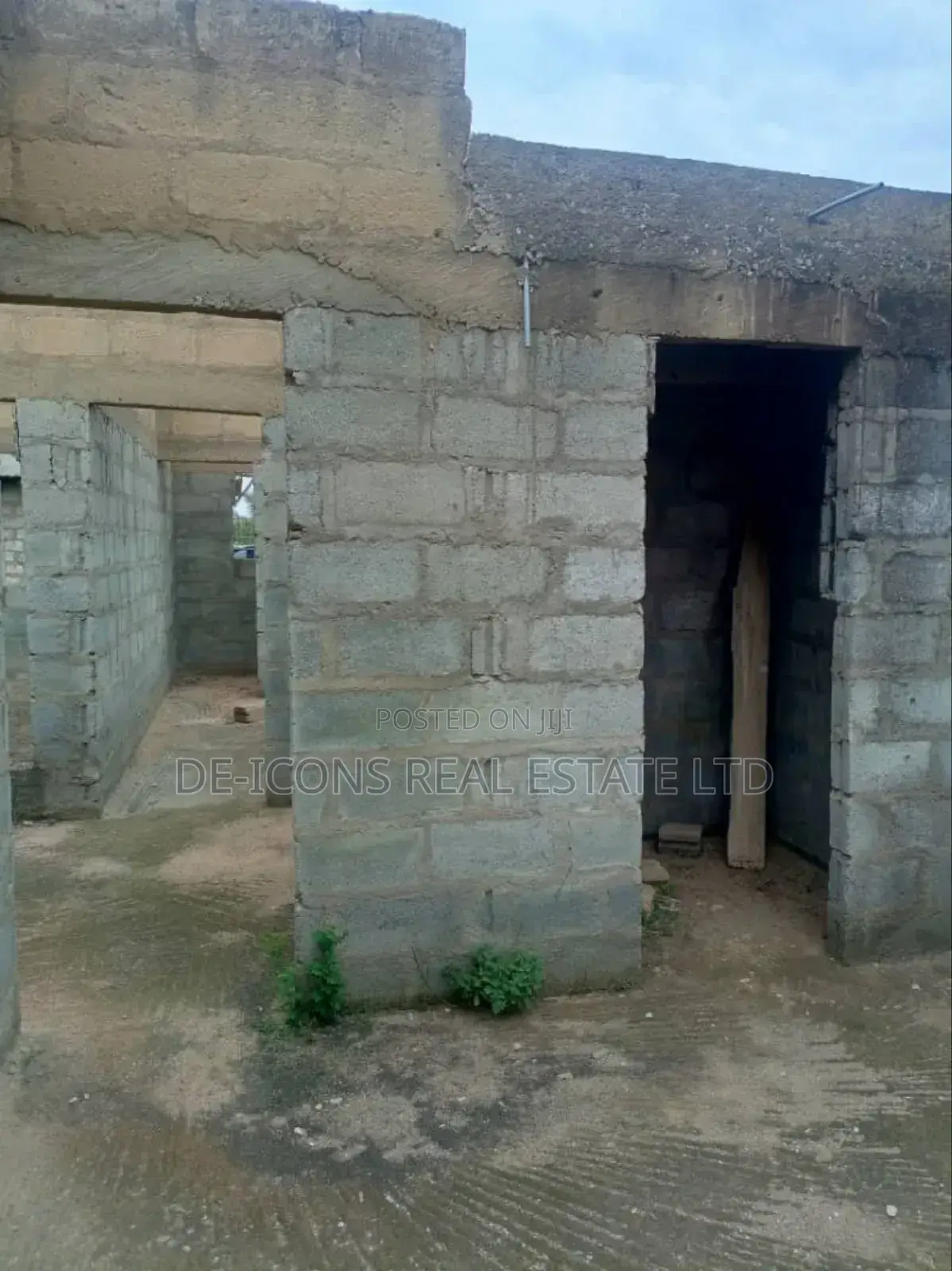 2bdrm Mansion in De-Icons Real Estate, Awutu Senya East Municipal