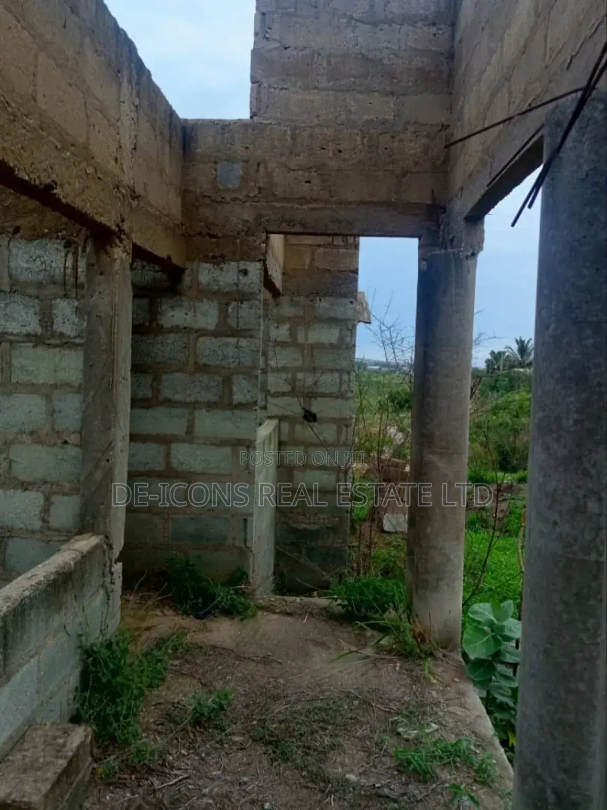 2bdrm Mansion in De-Icons Real Estate, Awutu Senya East Municipal