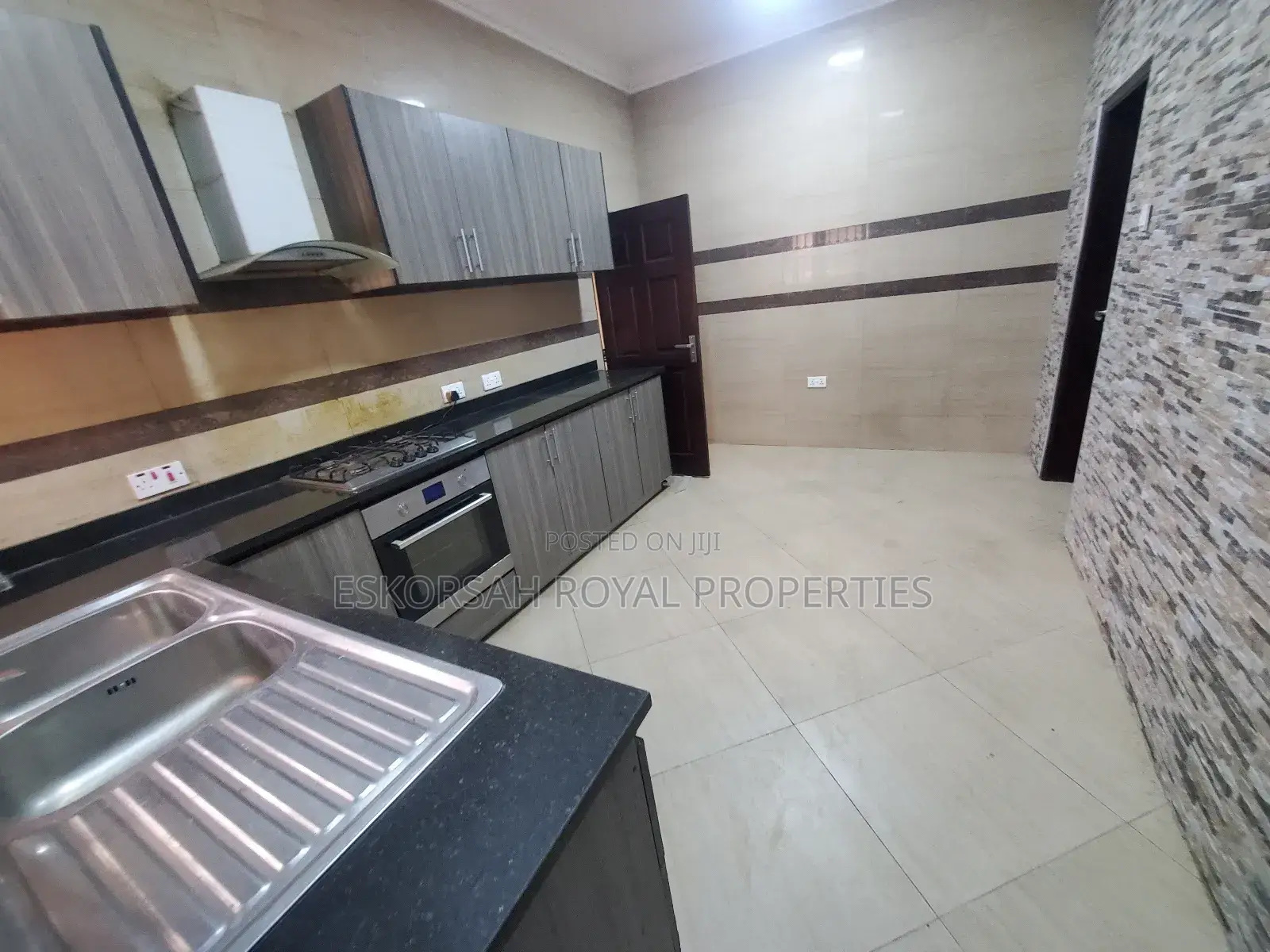 4bdrm House in Adjiringanor, Adjiriganor for rent