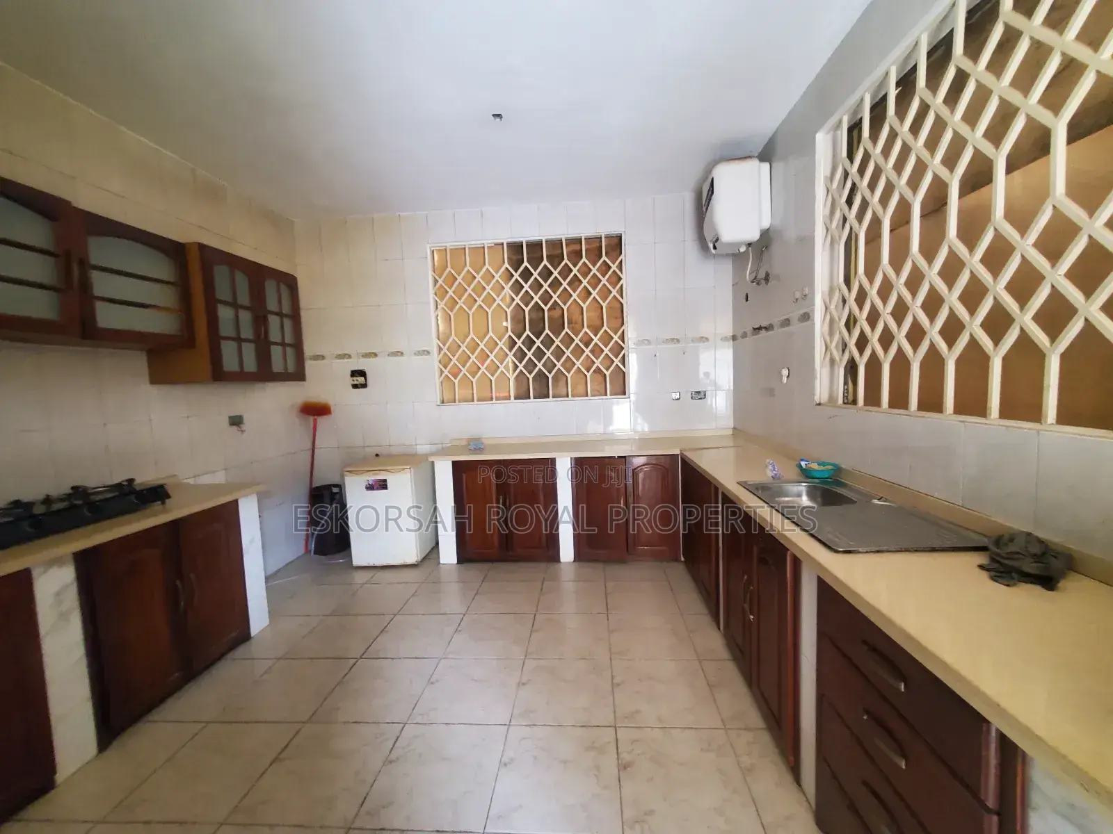 5bdrm House in Adjiringanor, Adjiriganor for rent