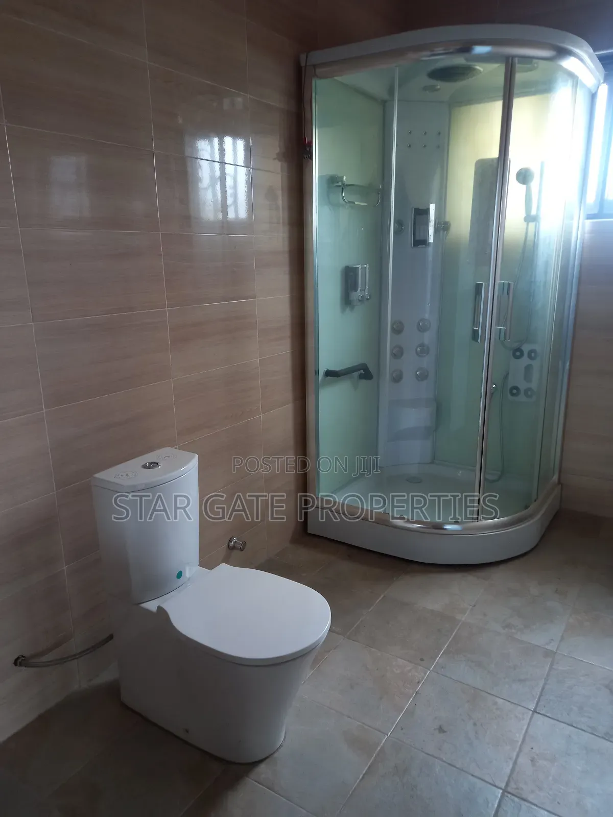 8bdrm House in Near Daban, Santasi, Kumasi Metropolitan for sale