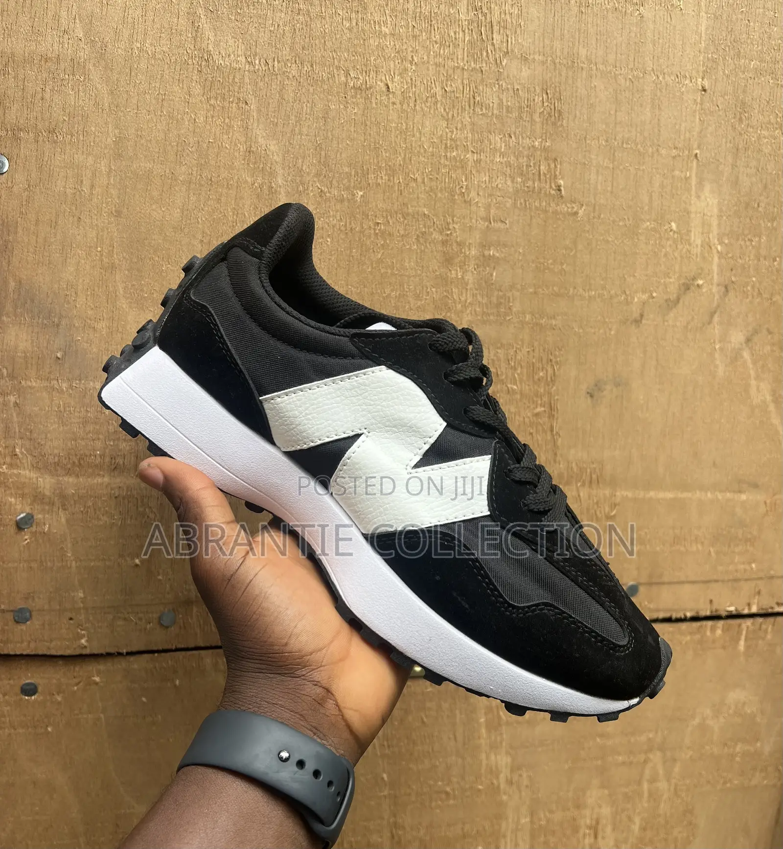 Quality New Balance 327 Low Trainers