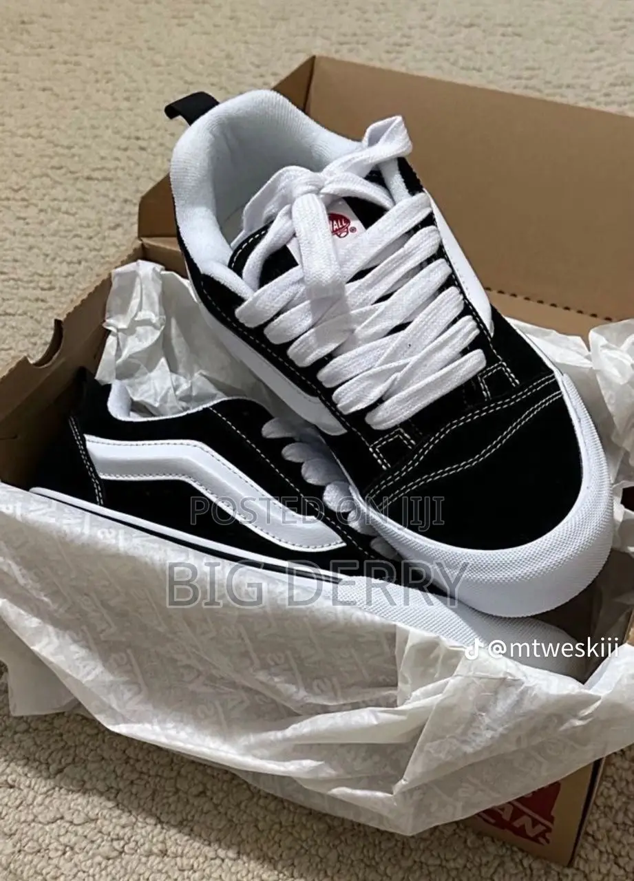 Knu Skool Vans Black and White