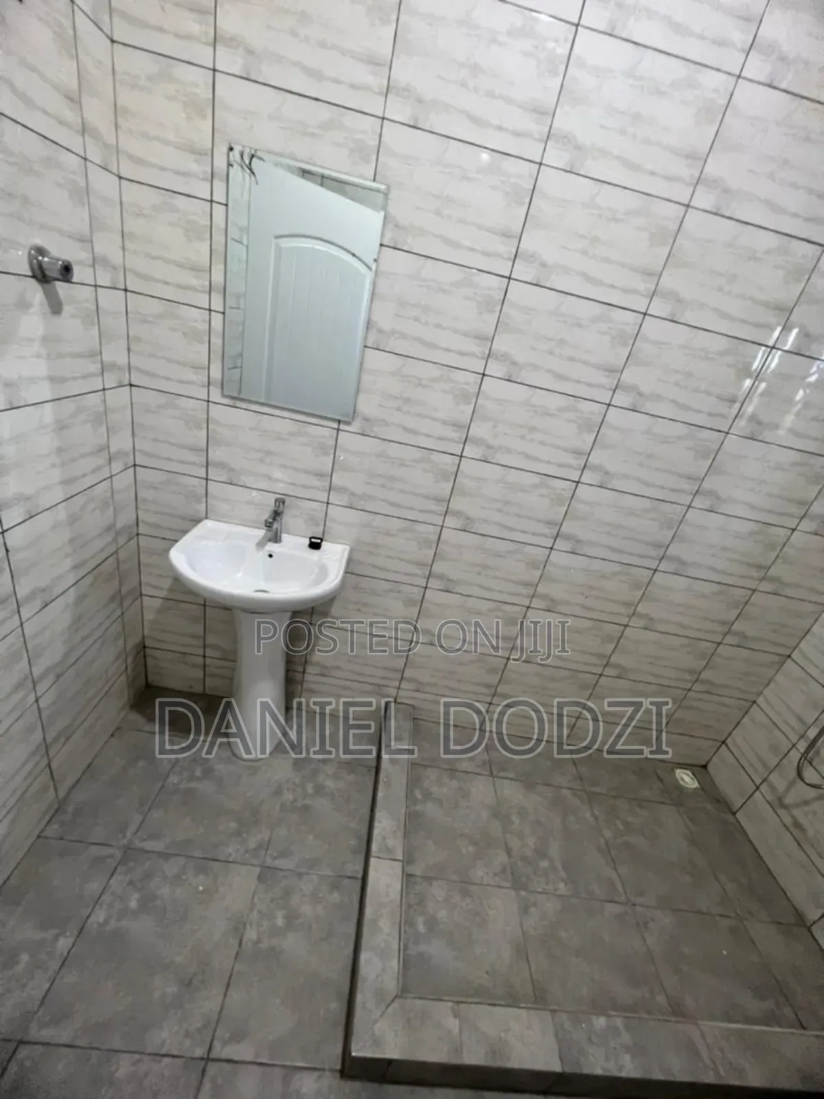 5bdrm Apartment in Kasoa for sale