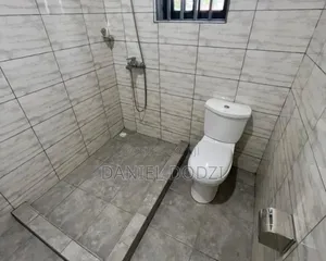 5bdrm Apartment in Kasoa for sale