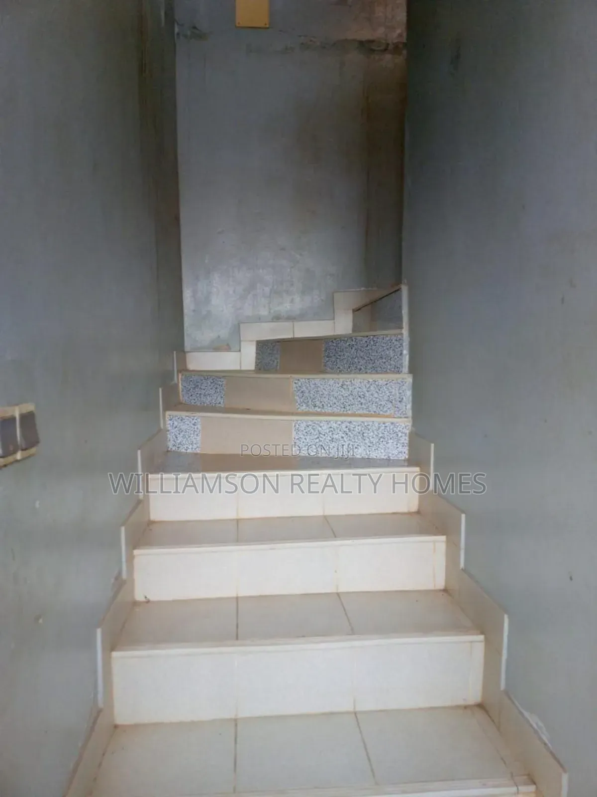 5bdrm House in Greda Estate Area, Spintex for sale