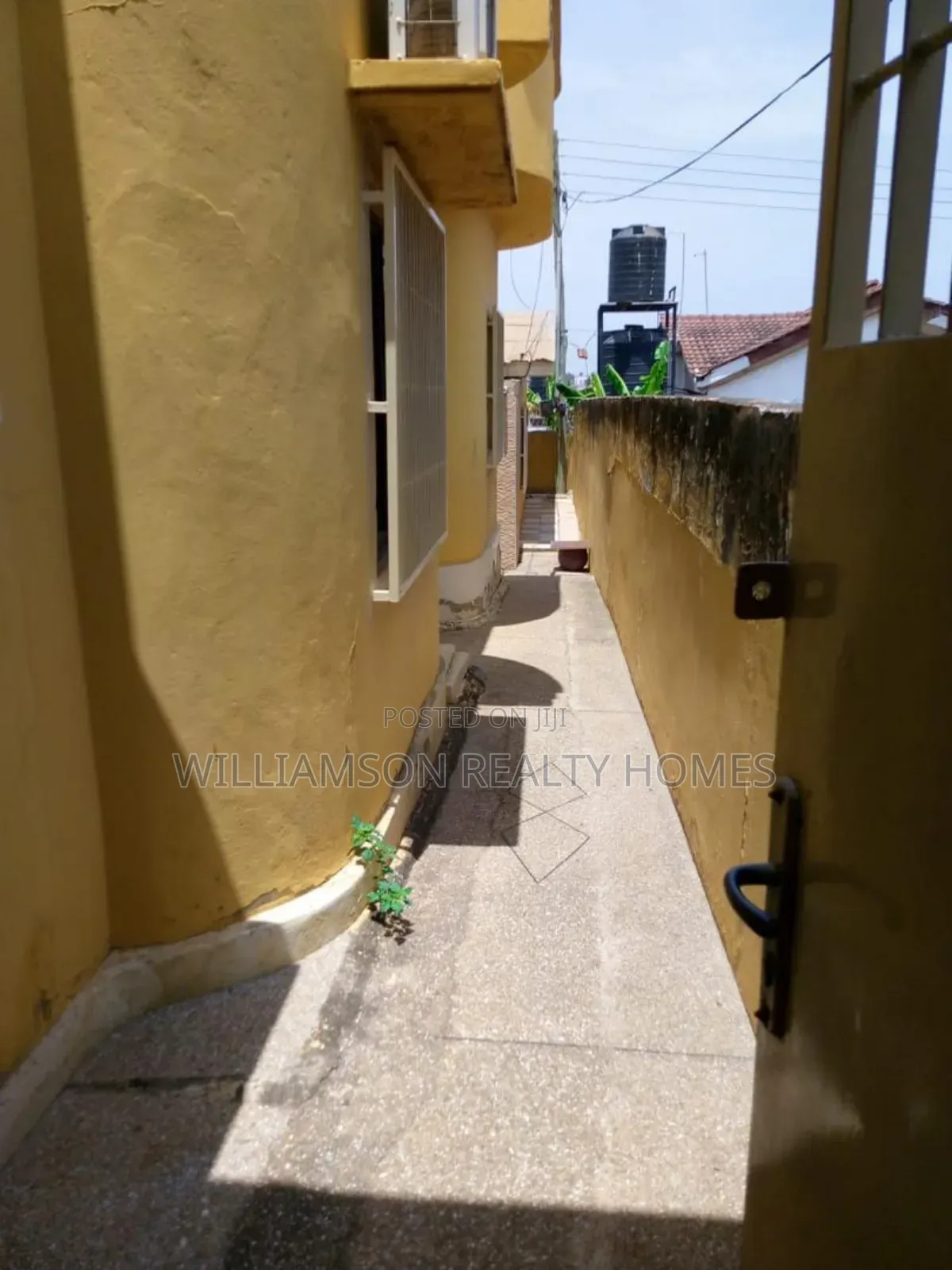 5bdrm House in Greda Estate Area, Spintex for sale