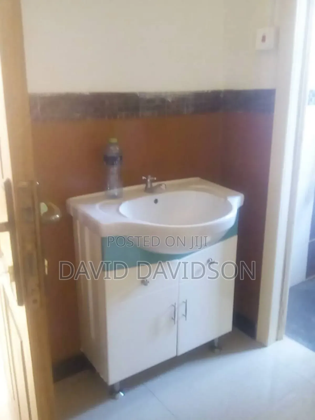 4bdrm Mansion in 4 Bedroom Self, Tema Metropolitan for rent