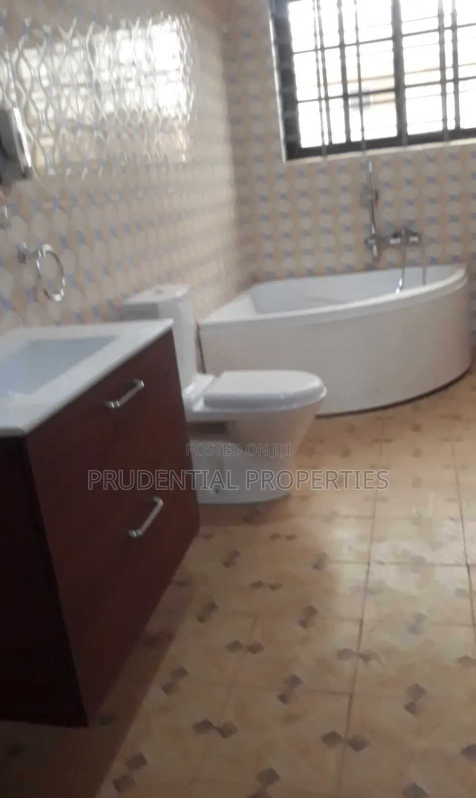 7bdrm House in Kwabenya for sale