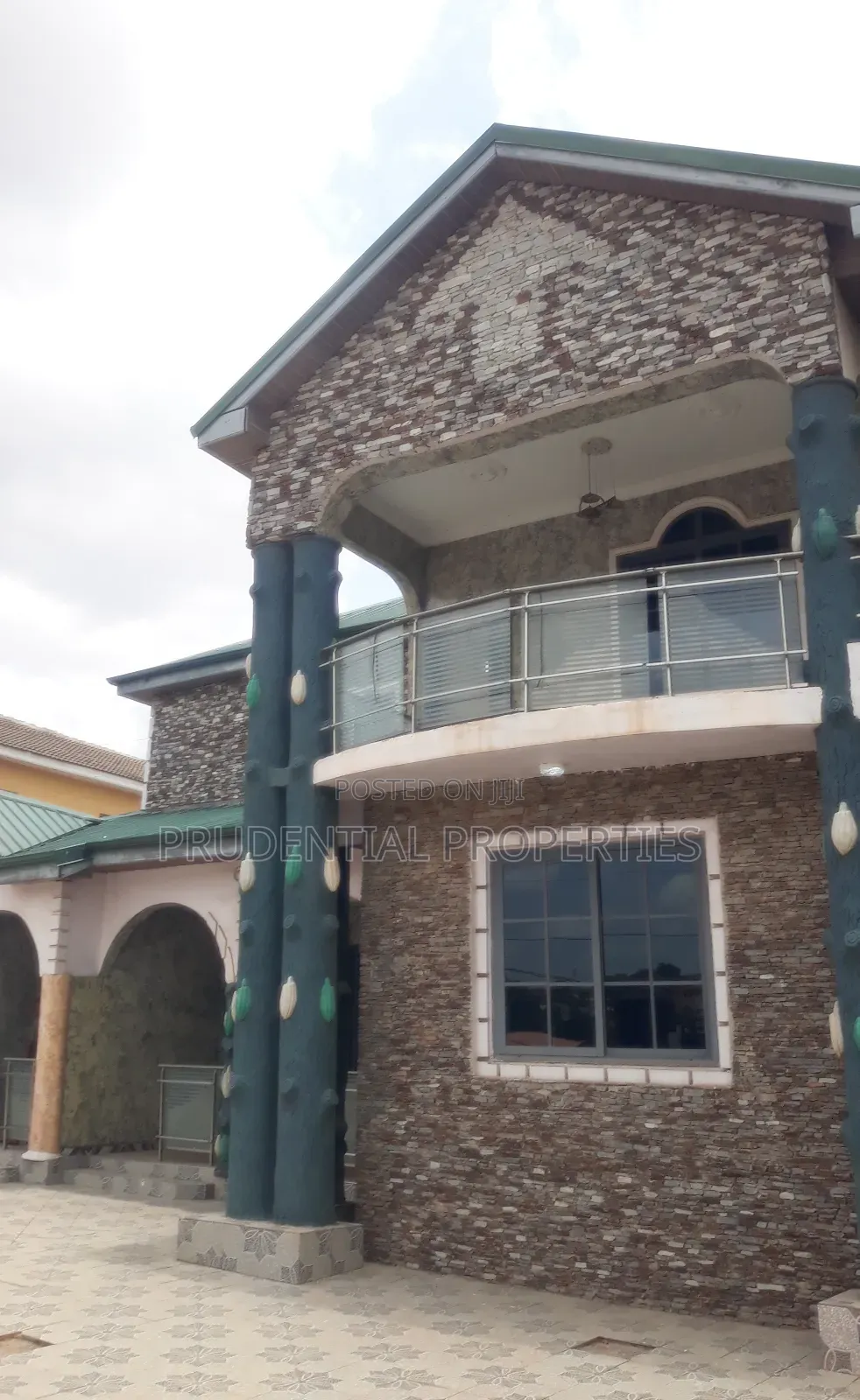 7bdrm House in Kwabenya for sale