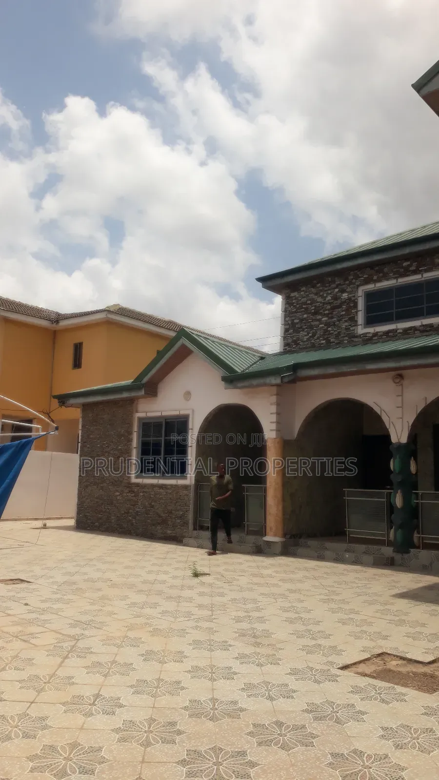 7bdrm House in Kwabenya for sale