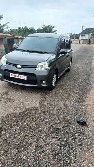 Toyota Sienta 1.5 AWD 2013 Gray