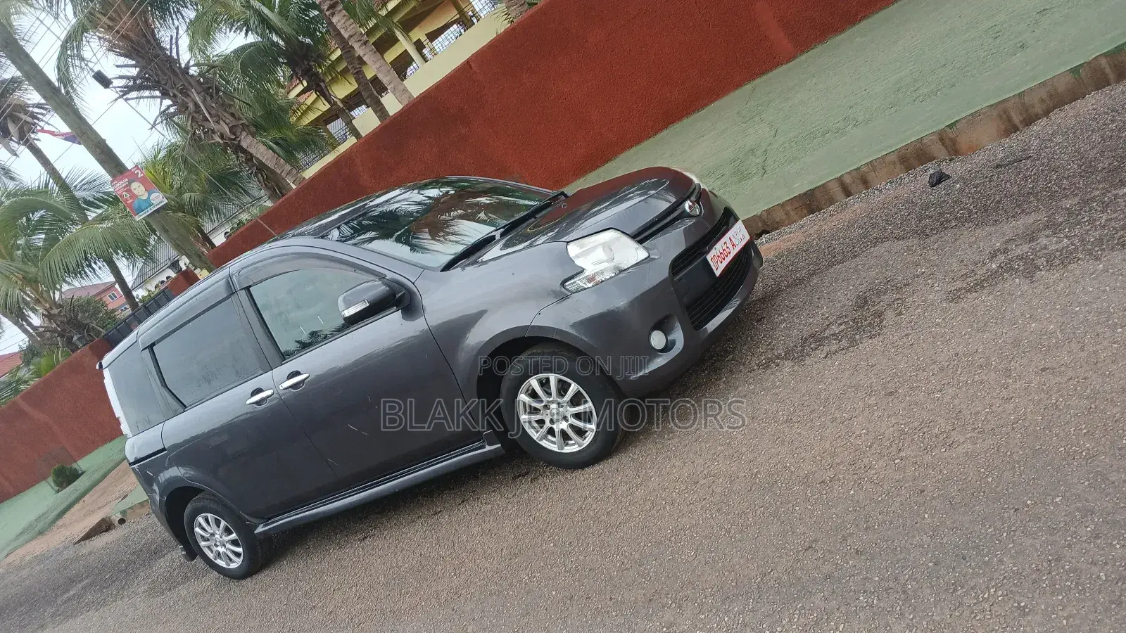 Toyota Sienta 1.5 AWD 2013 Gray