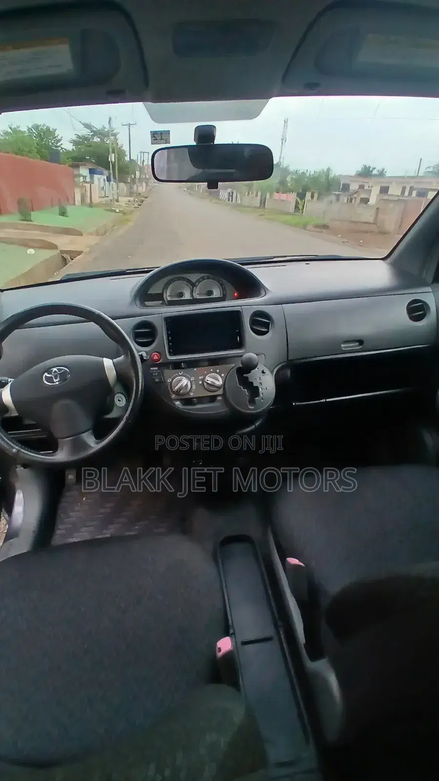 Toyota Sienta 1.5 AWD 2013 Gray