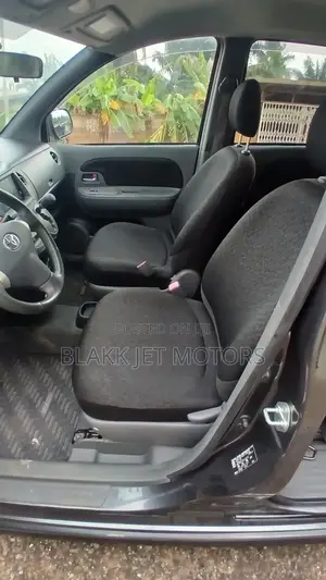 Toyota Sienta 1.5 AWD 2013 Gray